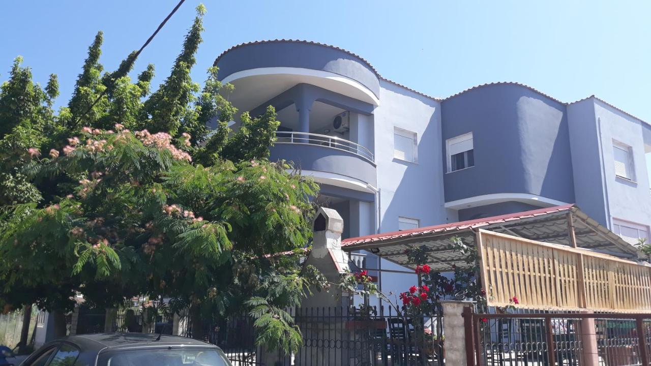 Studio Elena Nea Peramos  Phòng bức ảnh